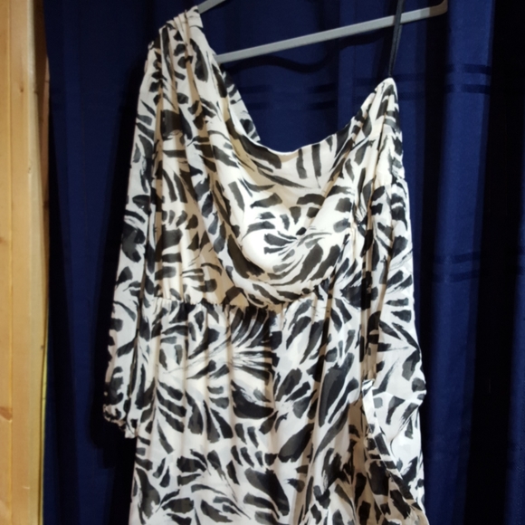 2XL ALEXIS Botanical One Shoulder Ruffle Dress - Picture 8 of 11